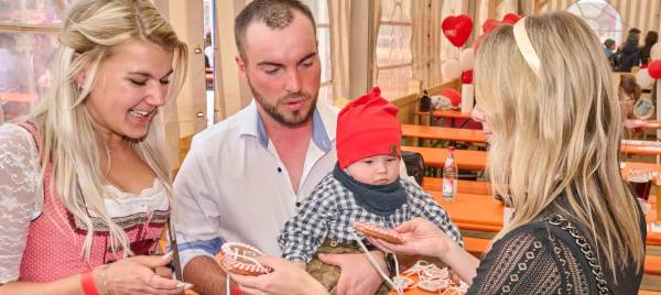 Zeit mit der Familie verbringen und Kollegen treffen - dazu haben die Erls ihr …