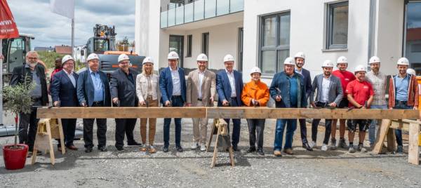 Mitarbeiter der ERL Immobiliengruppe schlugen gemeinsam mit zahlreichen Ehreng …