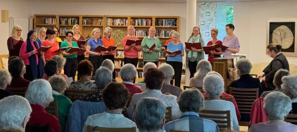 Gesang und Klaviermusik: Konzertabende verwandeln den Gemeinschaftsraum in ein …