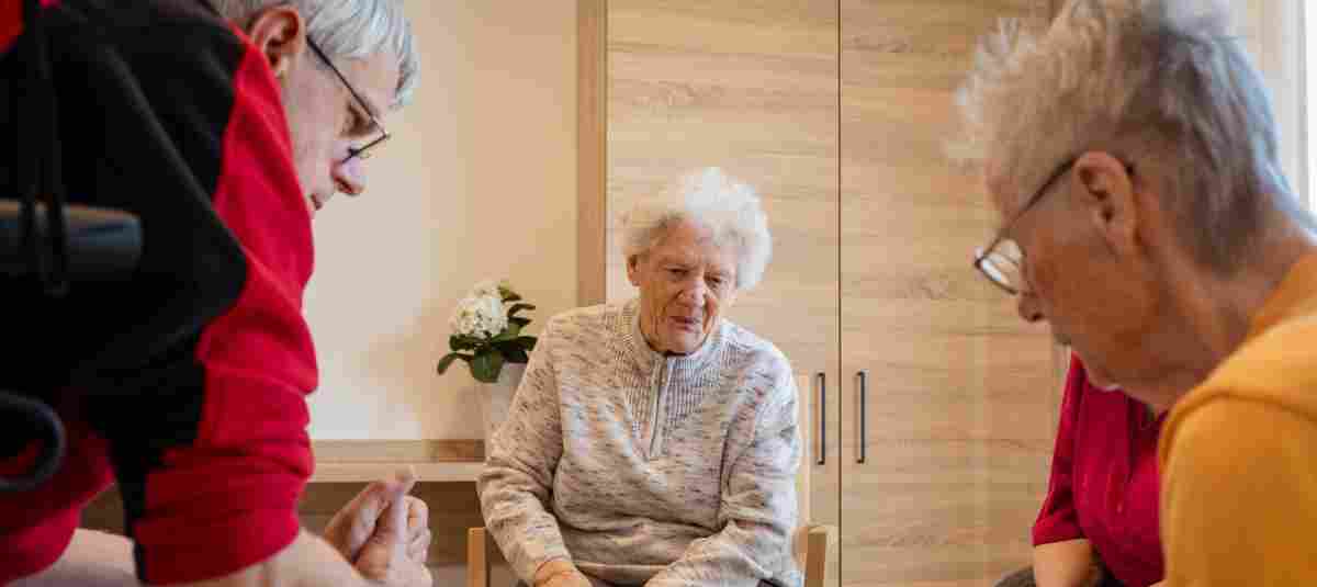 Immer zur Stelle, wenn sie gebraucht werden: Der ERL Pflegedienst erhält für seinen Service durchgehend Bestnoten. Immer zur Stelle, wenn sie gebraucht werden: Der ERL Pflegedienst erhält für ...