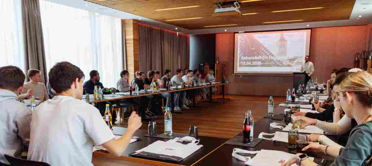 Nach der Baustellenbesichtigung lud ERL für den zweiten Teil der Exkursion i ...