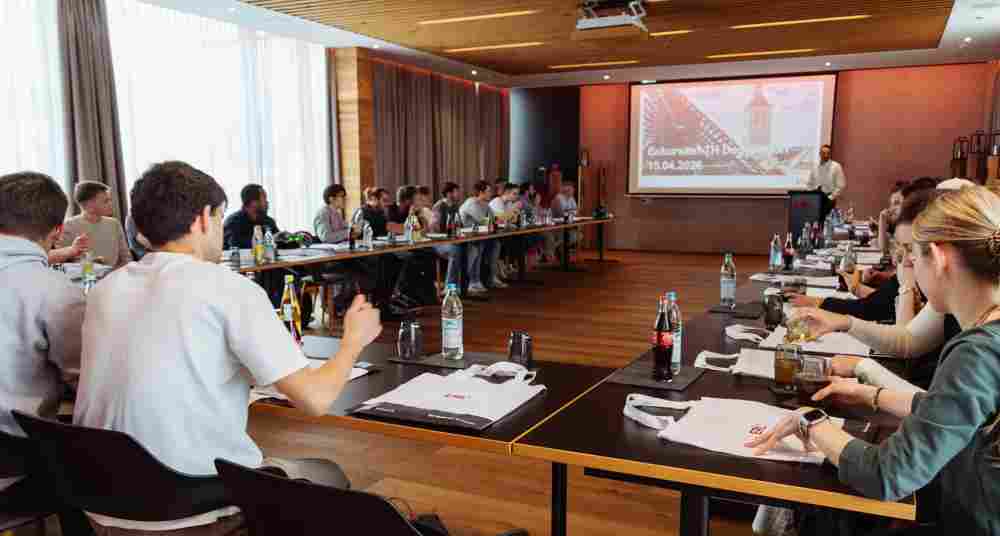standardisierung-am-bau-studenten-der-THD-besichtigen-erl-baustelle