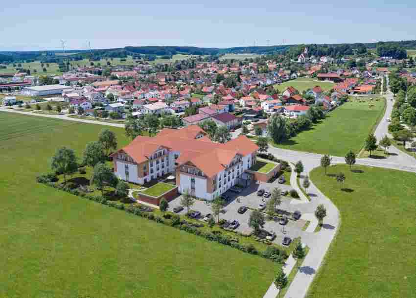 Die Pflegeimmobilie fügt sich perfekt in die Gemeinde Fuchstal ein - ein Ort ...
