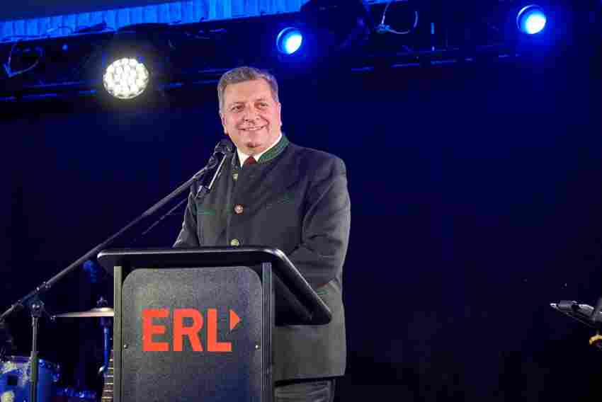 Staatsminister Christian Bernreiter betonte, dass er stolz auf die Firma ERL ...
