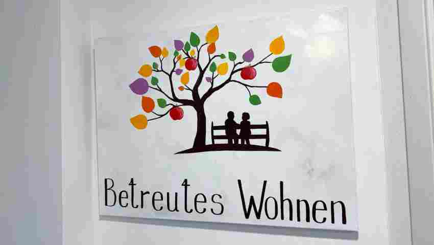 Neben dem Betreuungsbüro hält ein eigens gestaltetes Kunstwerk die Bedeutung wahrer Freundschaft fest. Neben dem Betreuungsbüro hält ein eigens gestaltetes Kunstwerk die Bedeutung ...