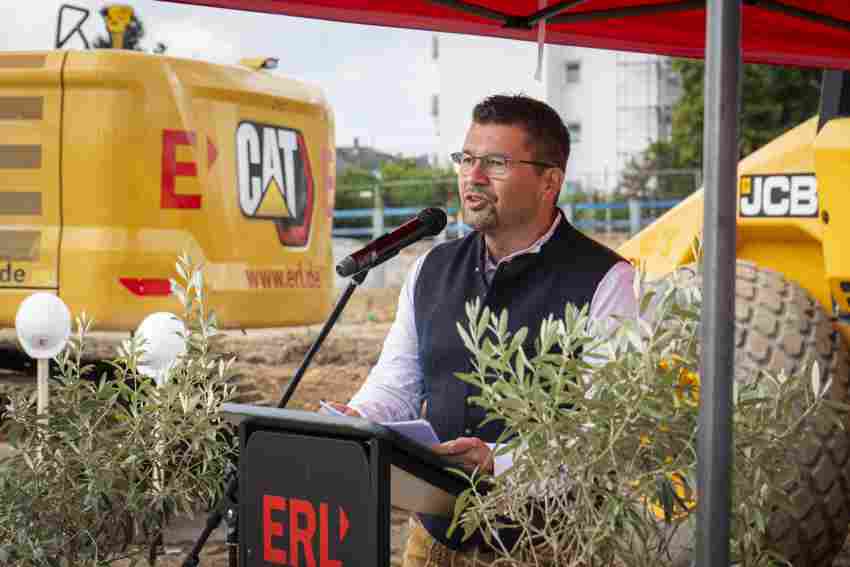 ERL-Vorstand Wolfgang Haider begrüßte die Gäste zum Spatenstich in Straubing. ERL-Vorstand Wolfgang Haider begrüßte die Gäste zum Spatenstich in Straubing ...