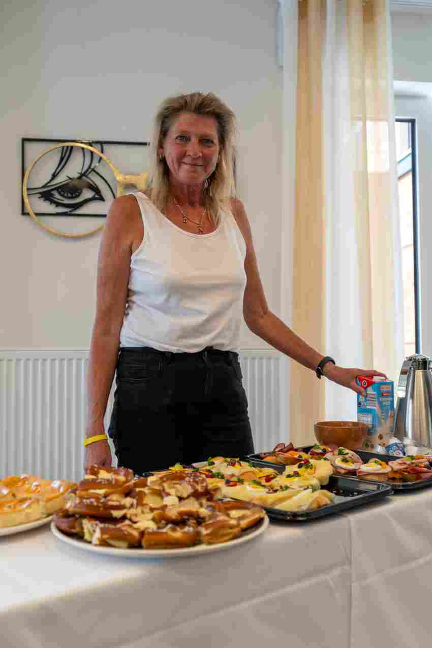 Nach dem Rundgang durch das Appartementwohnen stand ein reichhaltiges Buffet zur Stärkung bereit. Nach dem Rundgang durch das Appartementwohnen stand ein reichhaltiges Buffet ...