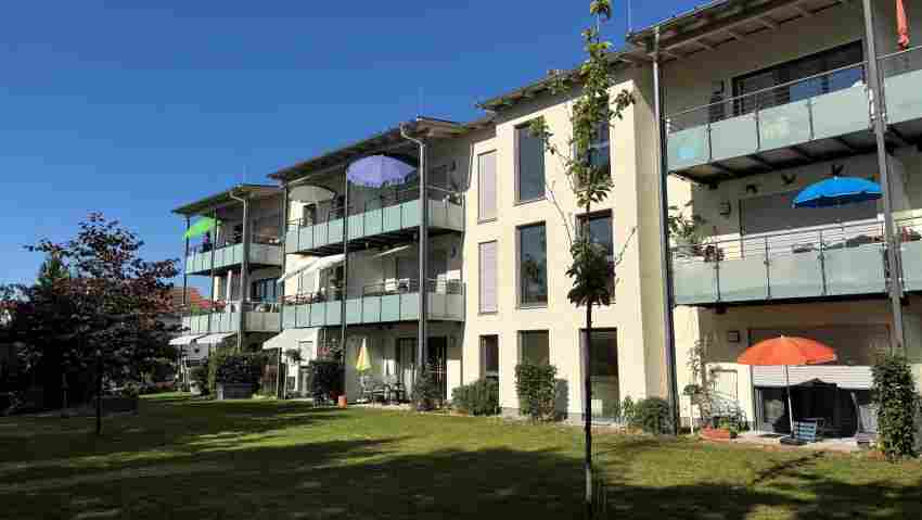 In den frühen Morgenstunden durchdringt nur das Vogelzwitschern die idyllische Ruhe. In den frühen Morgenstunden durchdringt nur das Vogelzwitschern die idyllisc ...