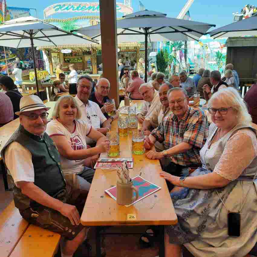 Man muss die Feste feiern, wie sie fallen – deshalb ist der Besuch des Straubinger Gäubodenvolksfestes für viele Bewohner ein Pflichttermin. Man muss die Feste feiern, wie sie fallen – deshalb ist der Besuch des Strau ...