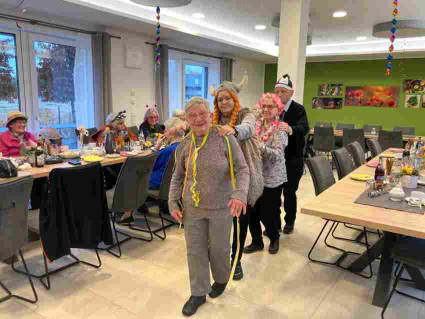 An Fasching gehört eine Polonaise selbstredend dazu. An Fasching gehört eine Polonaise selbstredend dazu.
