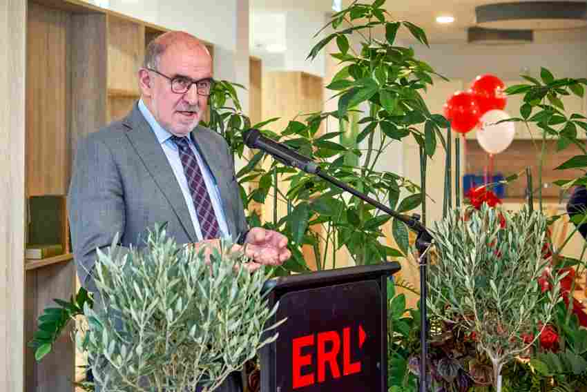 Landrat Willibald Gailler kam auch auf die wirtschaftliche Bedeutung des ERL Pflegedienstes für die Region zu sprechen. Landrat Willibald Gailler kam auch auf die wirtschaftliche Bedeutung des ERL ...