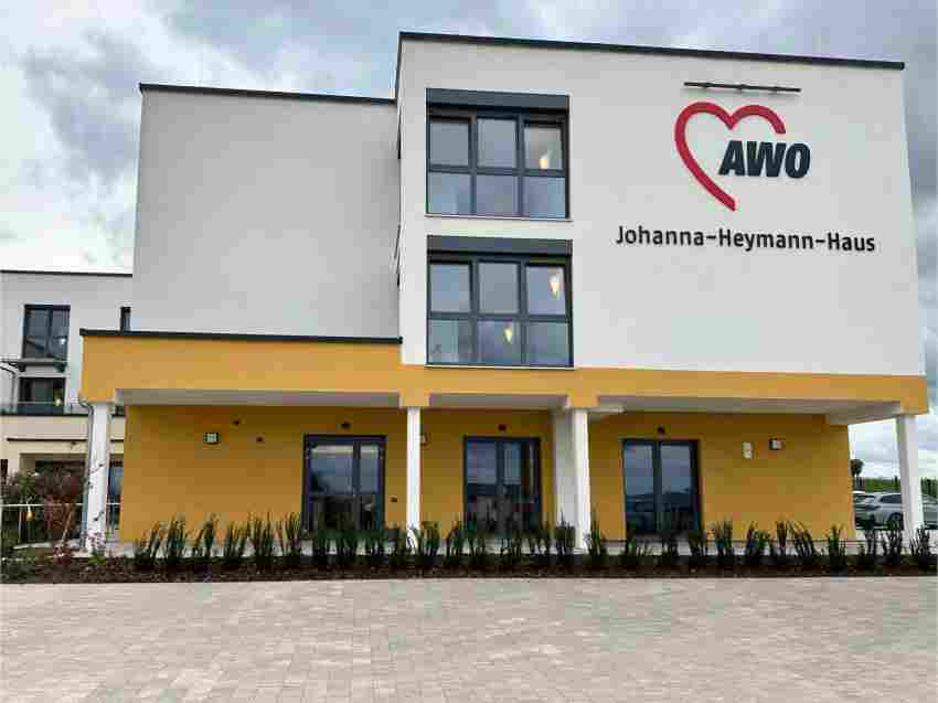 Das Johanna-Heymann-Haus ist ein hochmodernes Seniorenzentrum. Die AWO Unterfranken übernimmt dabei die Betreuung von den 100-Einbett-Pflegeappartments. Das Johanna-Heymann-Haus ist ein hochmodernes Seniorenzentrum. Die AWO Unter ...
