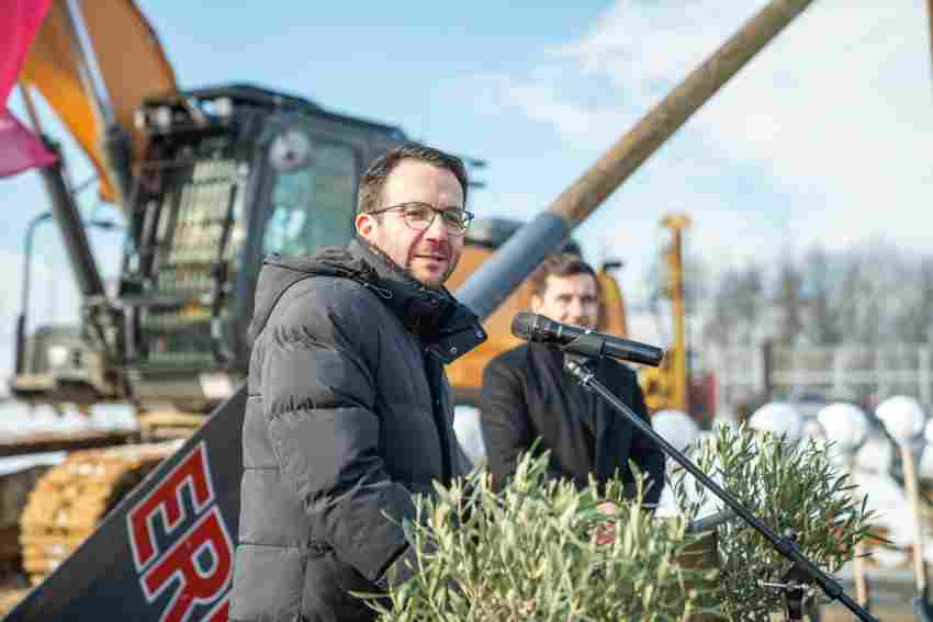 Erster Bürgermeister Florian Gams sah das Bauprojekt als positives Signal fü ...