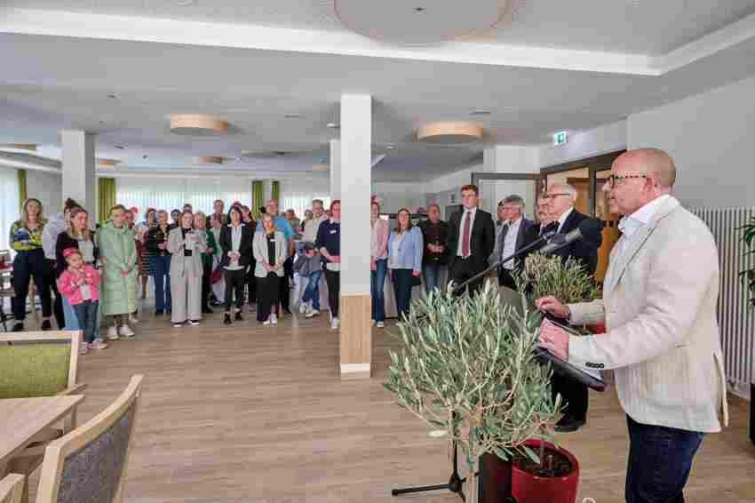 Hubertus Seidler, Geschäftsführer der SWB Bayern, begrüßte die Gäste und dan ...