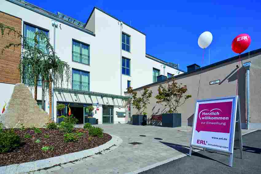 Das Haus Maria bietet 90 stationäre Pflegeplätze und wird von der SWB Bayern ...