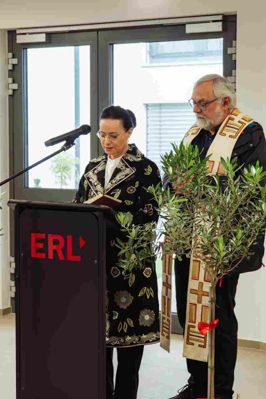 Barbara Kovarik, evang. Pfarrerin, und Martin Neidl, kath. Pfarrer Barbara Kovarik, evang. Pfarrerin, und Martin Neidl, kath. Pfarrer