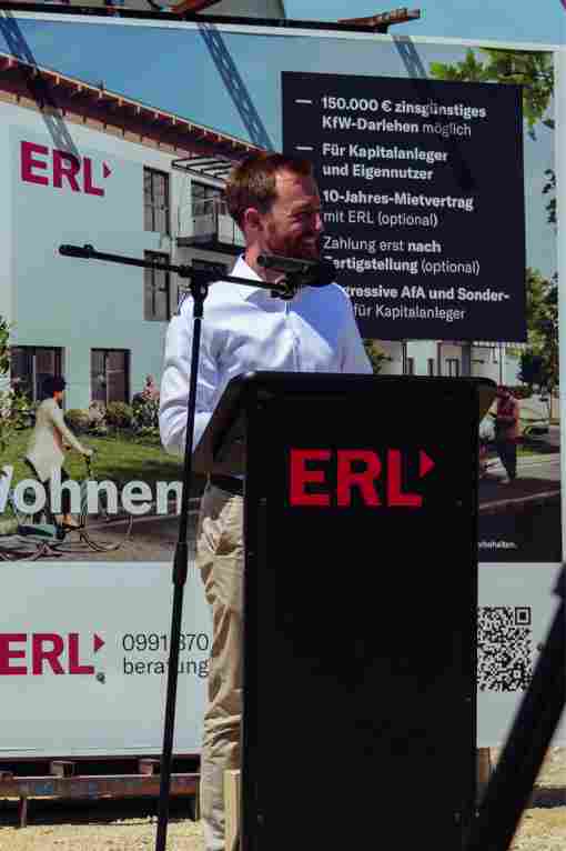 Erster Bürgermeister Maximilian Gigl freut sich über das Betreute Wohnen, das das altersgerechte Wohnangebot der Stadt Olching erweitert. Erster Bürgermeister Maximilian Gigl freut sich über das Betreute Wohnen, da ...